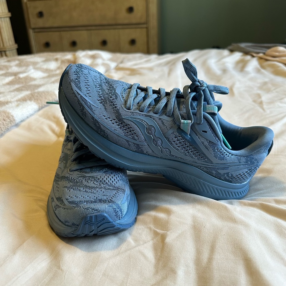 Women’s Saucony Echelon 9 Running Shoes - Skyway Blue